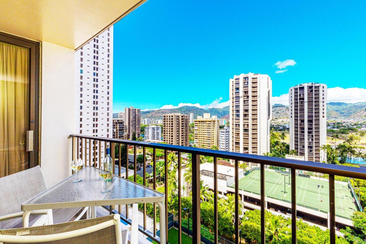 Mountain Views & Steps To Beach - Free Parking! Honolulu Extérieur photo